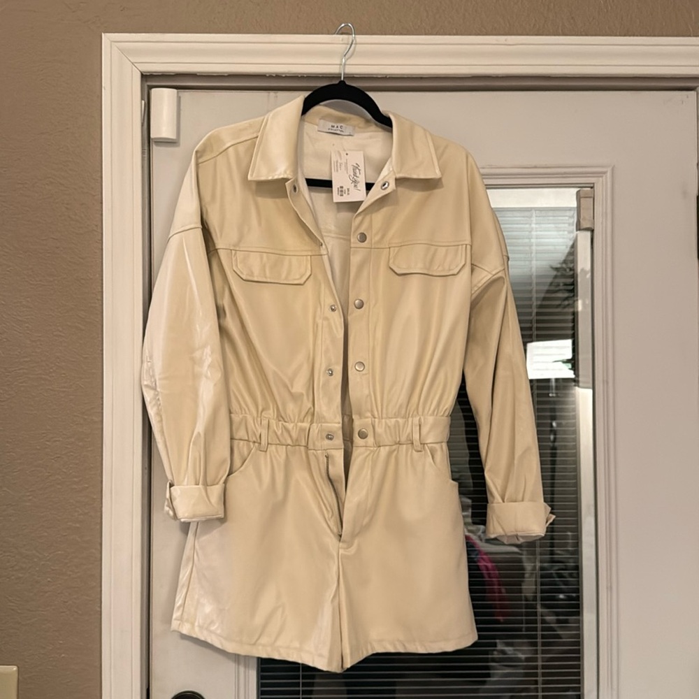 Leather Cream Romper
Never Worn
Size L
